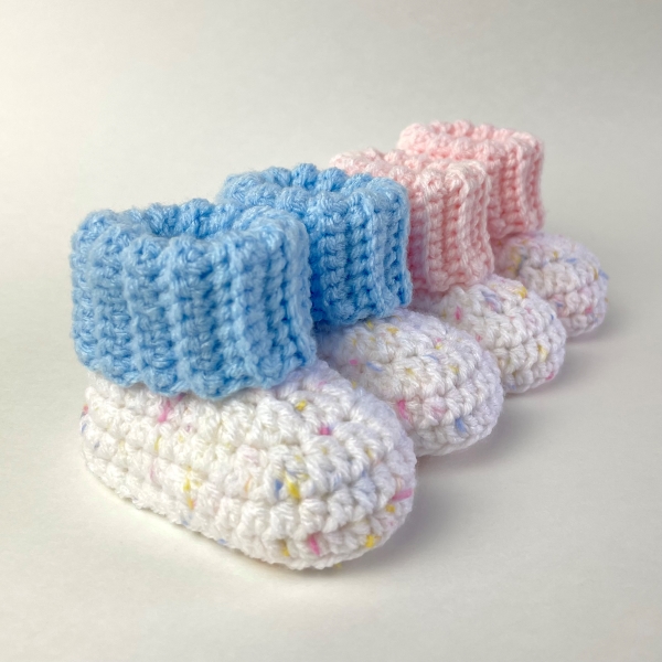 Ribbed Cuff Baby Booties Crochet Pattern - Aunt B's Loops & Stitches